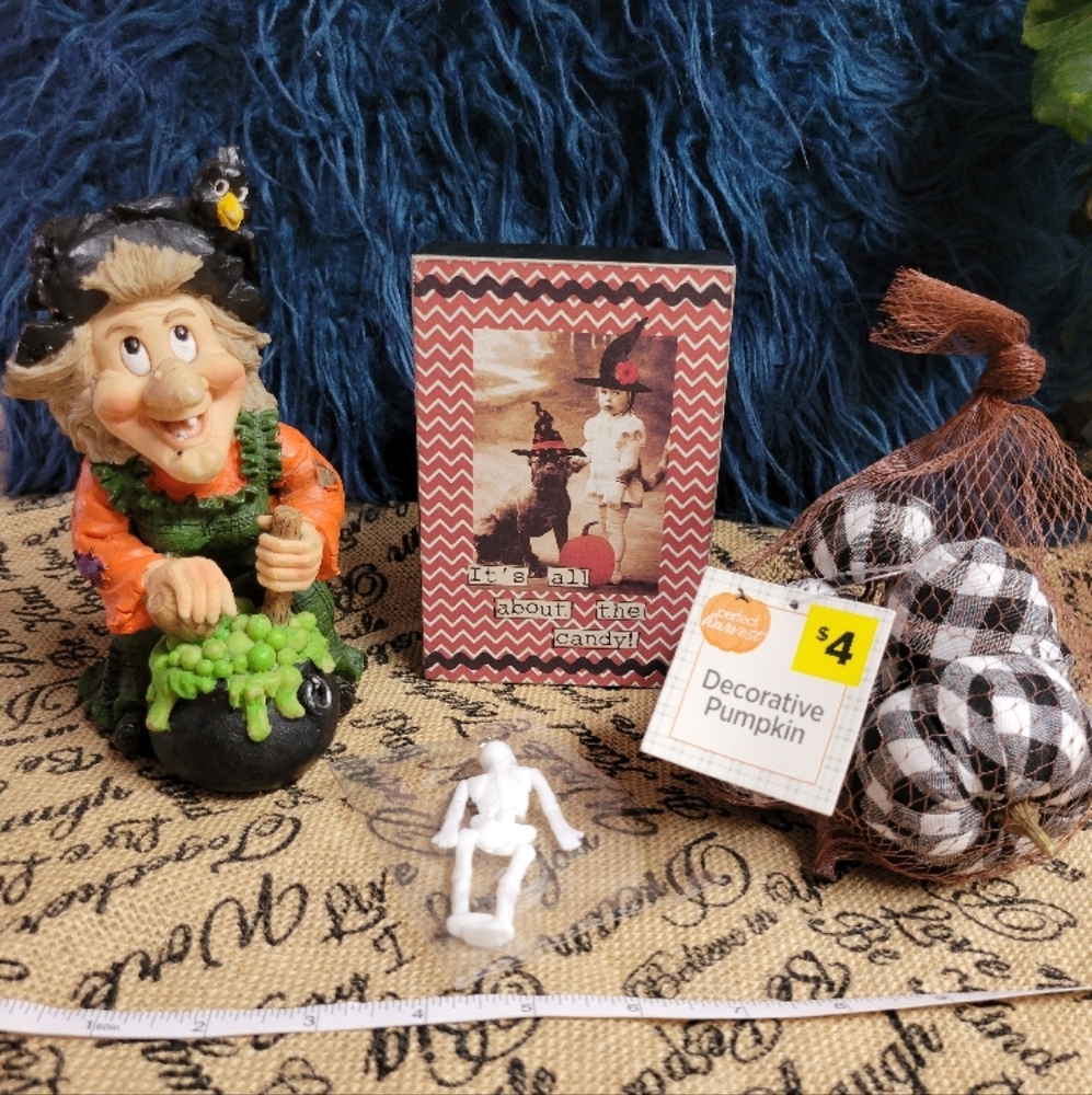 Halloween decorations Witch Figurine, gingham Pumpkins